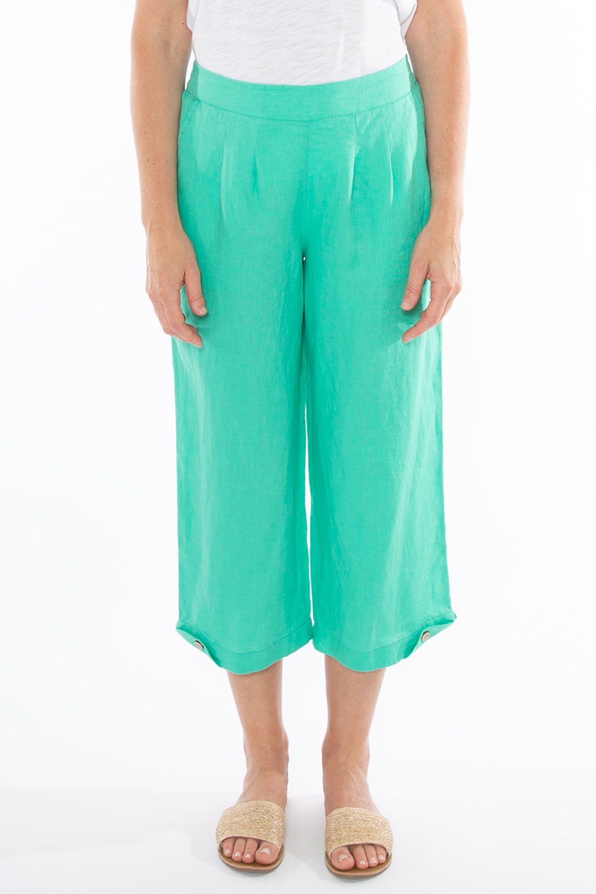 Women's 3/4 Pleat Detail Pant in Green