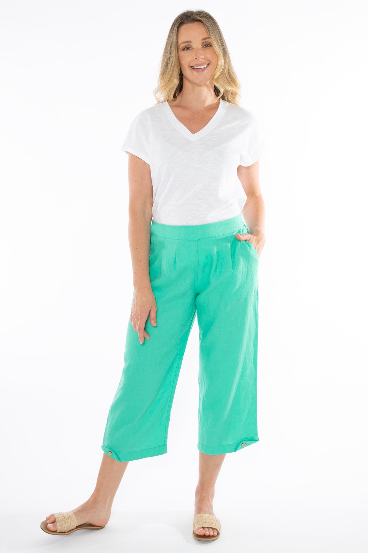 Women's 3/4 Pleat Detail Pant in Green