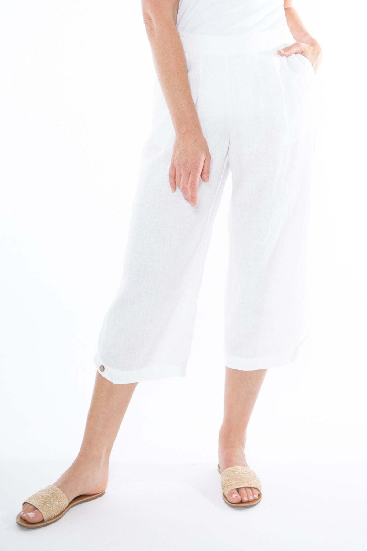 Women's 3/4 Pleat Detail Pant in White