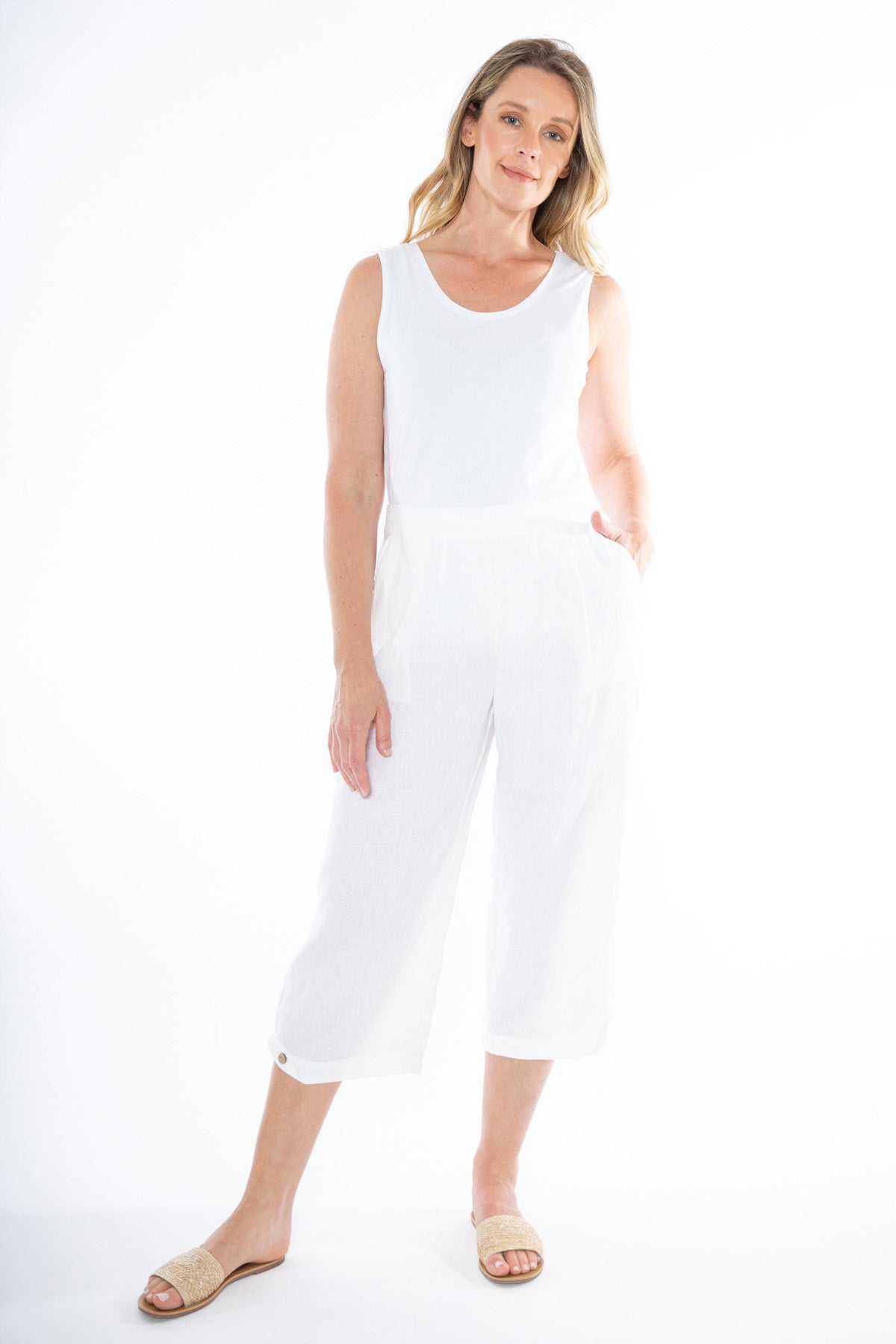 Women's 3/4 Pleat Detail Pant in White