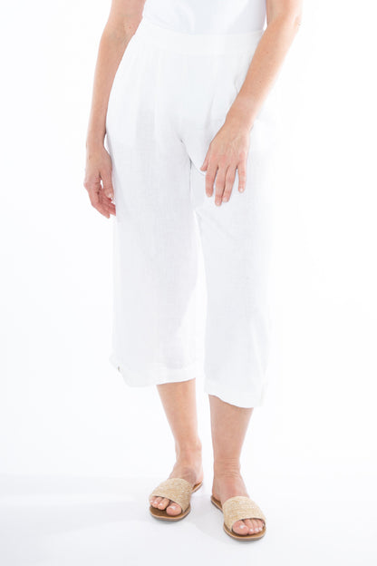 Women's 3/4 Pleat Detail Pant in White