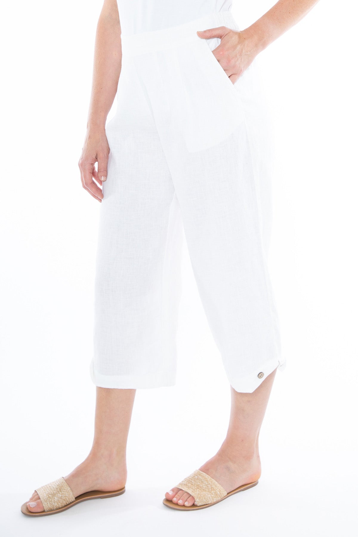 Women's 3/4 Pleat Detail Pant in White